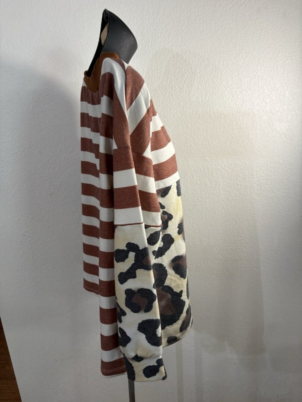 Womens Size M Top Long Sleeve Animal Print/ Striped Stretch - Picture 4 of 9